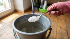 Podlahy zostanú čisté celé týždne: stačí jedna lyžica do vedra s vodou a budú lesklé ako zrkadlo