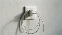 Tento „pohodlný“ technologický zvyk plytvá energiou a peniazmi, aj keď sa zdá, že je všetko vypnuté